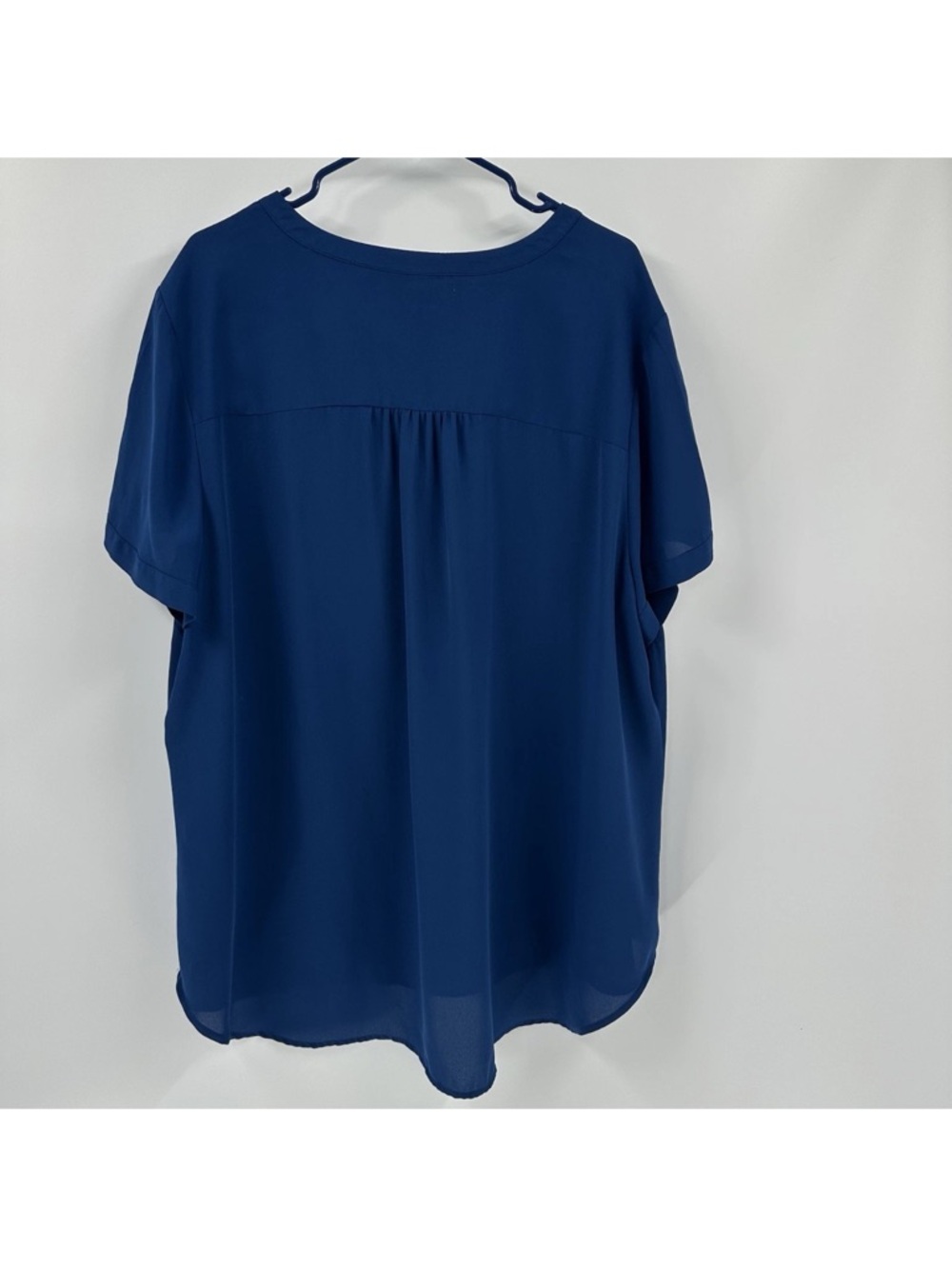 EVRI Navy Blue Split Neck Blouse SZ 3X lightweight - Picture 3 of 6